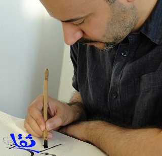 السعودي ماجد اليوسف يُدرّس فن الخط في «مهرجان طيران الإمارات للآداب»