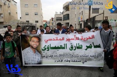 إضراب " 800 " أسير فلسطيني عن الطعام 