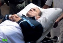 تأجيل محاكمة مبارك ونجليه ووزير داخليته إلى الغد ولمدة ثلاثة أيام