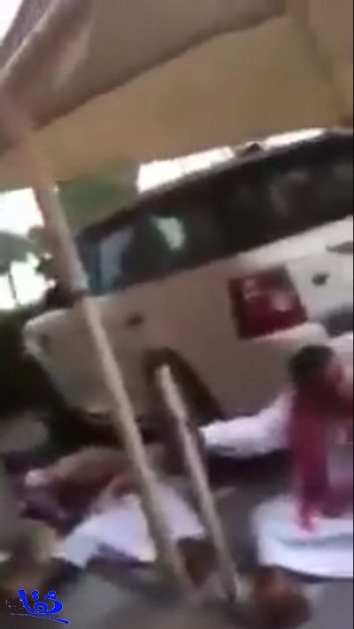 بالفيديو / مقتل سعوديين بعد تعرضهما لاطلاق نار أمام فندق في البحرين