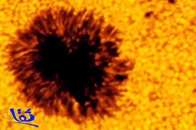 فلكيّة جدة : رصد بقعة كبيرة على سطح الشمس صباح اليوم
