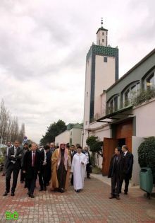 وزير الشؤون الإسلامية يزور مركز الملك فهد الإسلامي في مونت لاجولي