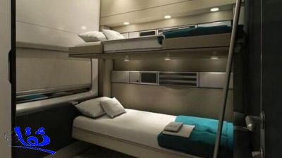 المواطنون ينامون في غرف أثناء تنقلهم بالقطار العام المقبل