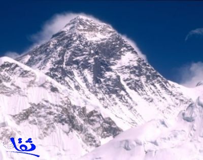رها المحرق.. أول سعودية وأصغر عربية تصل إلى قمة جبل إيفرست