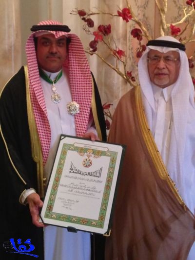 وزير الإعلام يقلد " الملحم" وسام الملك عبد العزيز من الدرجة الأولى