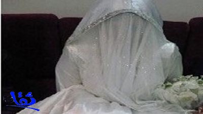 بالصورة ... طالبة تدخل قاعة الاختبار بفستان زفافها في مدرسة بالطائف