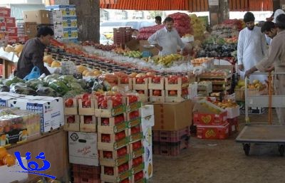 جشع التجار والعمالة الوافدة يرفعان أسعار الخضار والورقيات في رمضان