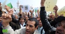 احتجاجات بالجزائر إثر إقدام شاب بحرق نفسه على نهج بوعزيزى