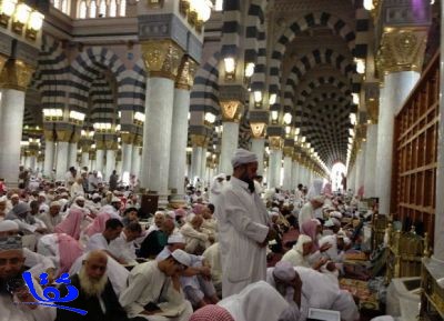 الحجاج يؤدون اليوم آخر جمعة في المسجد النبوي قبل أداء النسك
