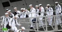 البحرية الأمريكية تساعد سفينة صيد إيرانية ضالة فى الخليج