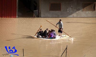 بالصور / الأمطار تغمر مئات المنازل في غزة وإجلاء السكان بالقوارب