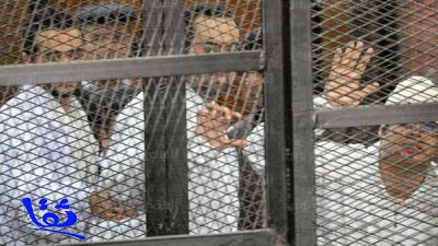 نشطاء "6 إبريل" يضربون عن الطعام في سجن طرة