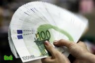 اليورو يصعد لاعلى مستوى في شهرين أمام الدولار لتفاؤل بشأن اليونان