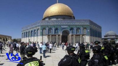 الشرطة الإسرائيلية تفرق متظاهرين بباحة المسجد الأقصى