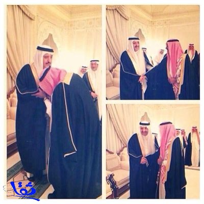 بالصورة : الأمير مقرن يقبل يد الأمير أحمد خلال مبايعته له