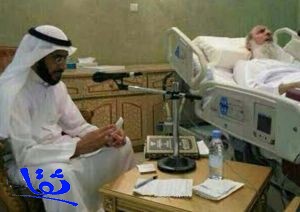 بالصورة : المفتي يحرص على أداء عمله رغم مرضه