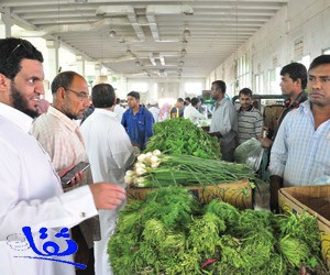"عمالة" تضاعف أسعار الخضروات 200% 