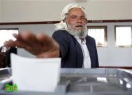 اليمنيون يصوتون في انتخابات لبدء صفحة جديدة بعد صالح وسط اجواء عنف