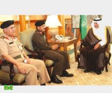 خالد الفيصل يلتقي قائد القوات البرية وعددا من منسوبي القطاع