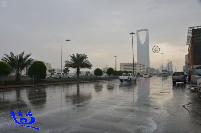 هطول أمطار متوسطة على مدينة الرياض
