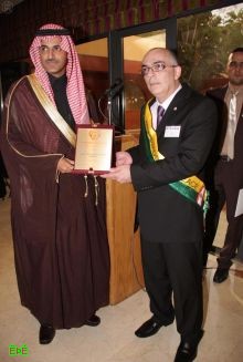 المنظمة الدولية للصحة الطبيعية والطب البديل بالشرق الأوسط تكرم سمو الأمير عبد العزيز بن متعب بن عبدالعزيز
