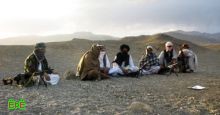 طالبان تحض الأفغان على قتل جنود أجانب ردا على إحراق المصاحف