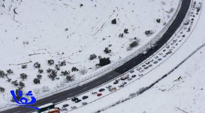العاصفة الثلجية بالأردن تحتجز مركبات السعوديين