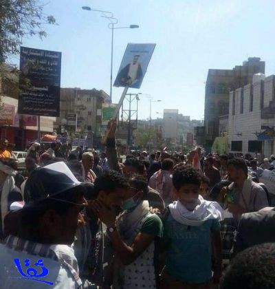 بالصور.. متظاهرون يمنيون يرفعون صور الملك سلمان تأييداً لعملية "عاصفة الحزم"
