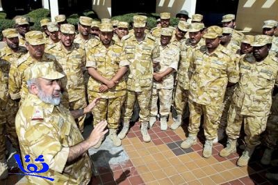 رئيس الأركان القطري يتفقد قوات بلاده بخميس مشيط