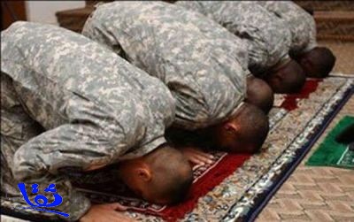 مسلمون من الجيش البريطاني يؤدّون العمرة للمرة الأولى