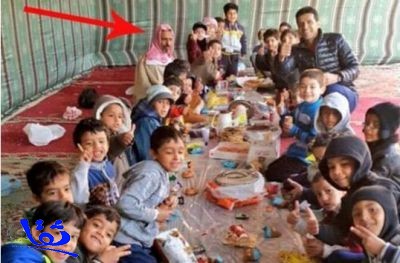  صورة لمعلم القرآن الحجي وهو يتناول الطعام مع طلابه تثير أحزان المغردين 