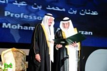 الأمير سلمان يحضّ أمين « الرياض» على توفير فرص عمل للشباب 