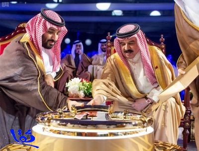 ملك البحرين وسمو ولي العهد يدشنان خط أنابيب النفط الجديد