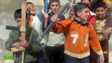 أطفال ثورة سوريا.. ألعابهم "بنادق ودبابات" 