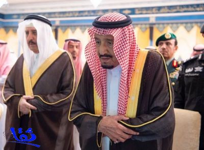 خادم الحرمين الشريفين يؤدي صلاة الميت على الأمير بندر بن عبدالعزيز آل سعود - رحمه الله 