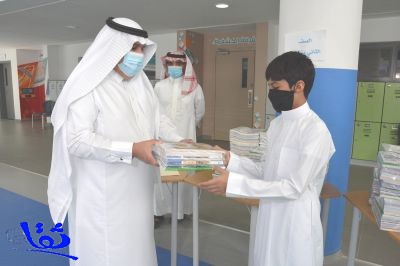 تعليم الرياض يواصل توزيع المقررات الدراسية على مليون طالب وطالبة 