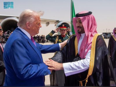 الرئيس الأمريكي يغادر الرياض