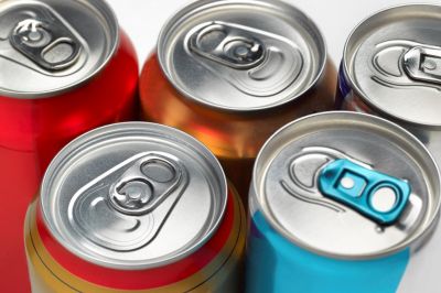المشروبات الغازية تُسهم في زيادة خطر تساقط الشعر