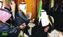خادم الحرمين لـ «سفراء المملكة الجدد»: لا تتهاونوا في خدمة أي سعودي 