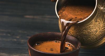 هل من الآمن شرب القهوة على معدة فارغة؟