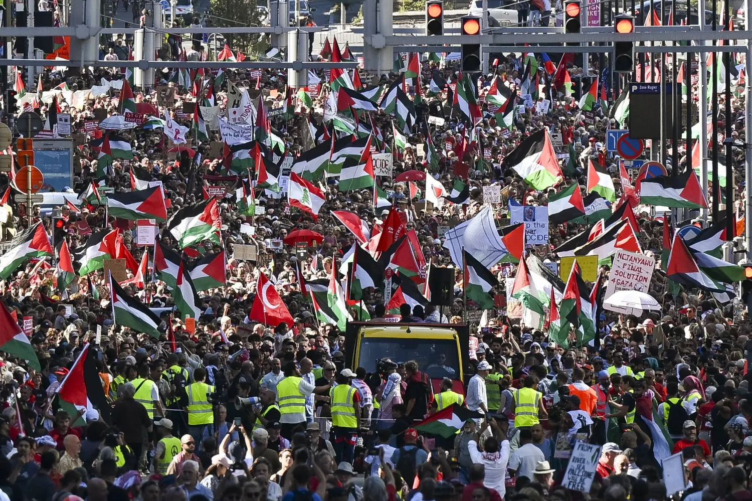 تضامناً مع الفلسطينيين... عشرات الآلاف يتظاهرون في بروكسل