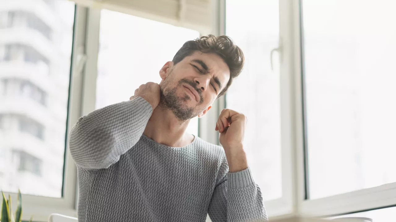 دراسة: آلام الرقبة قد ترجع إلى اختلال وظيفي في المضغ