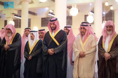 سمو ولي العهد يؤدي صلاة الميت على سماحة مفتي عام المملكة رحمه الله