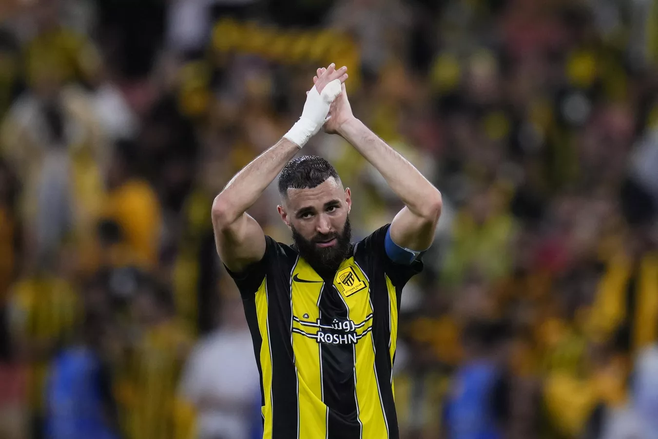 الاتحاد يتحرك لتمديد عقد بنزيما وسط محاولات مورينيو لإعادته إلى أوروبا الاتحاد يتحرك لتمديد عقد بنزيما وسط محاولات مورينيو لإعادته إلى أوروبا