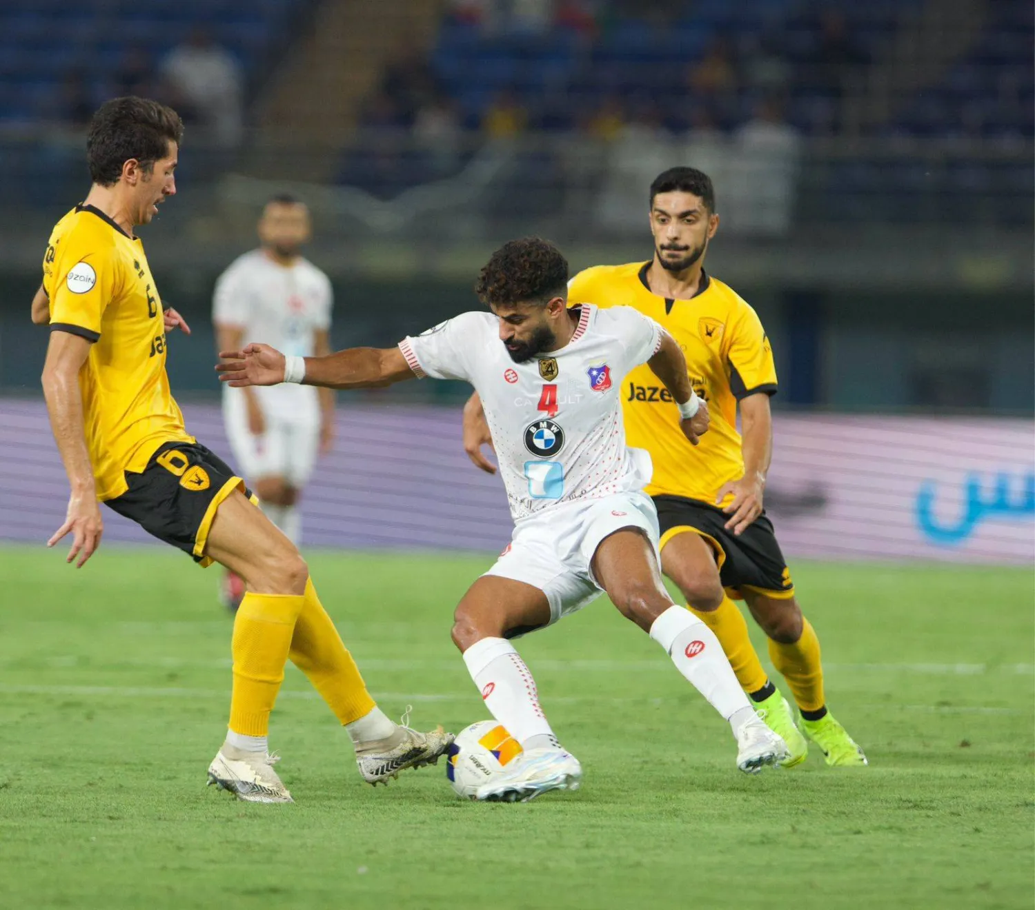 «الانضباط» الكويتية تعاقب مسؤولي القادسية والكويت بمنعهم دخول الملاعب لـ3 أعوام «الانضباط» الكويتية تعاقب مسؤولي القادسية والكويت بمنعهم دخول الملاعب لـ3 أعوام