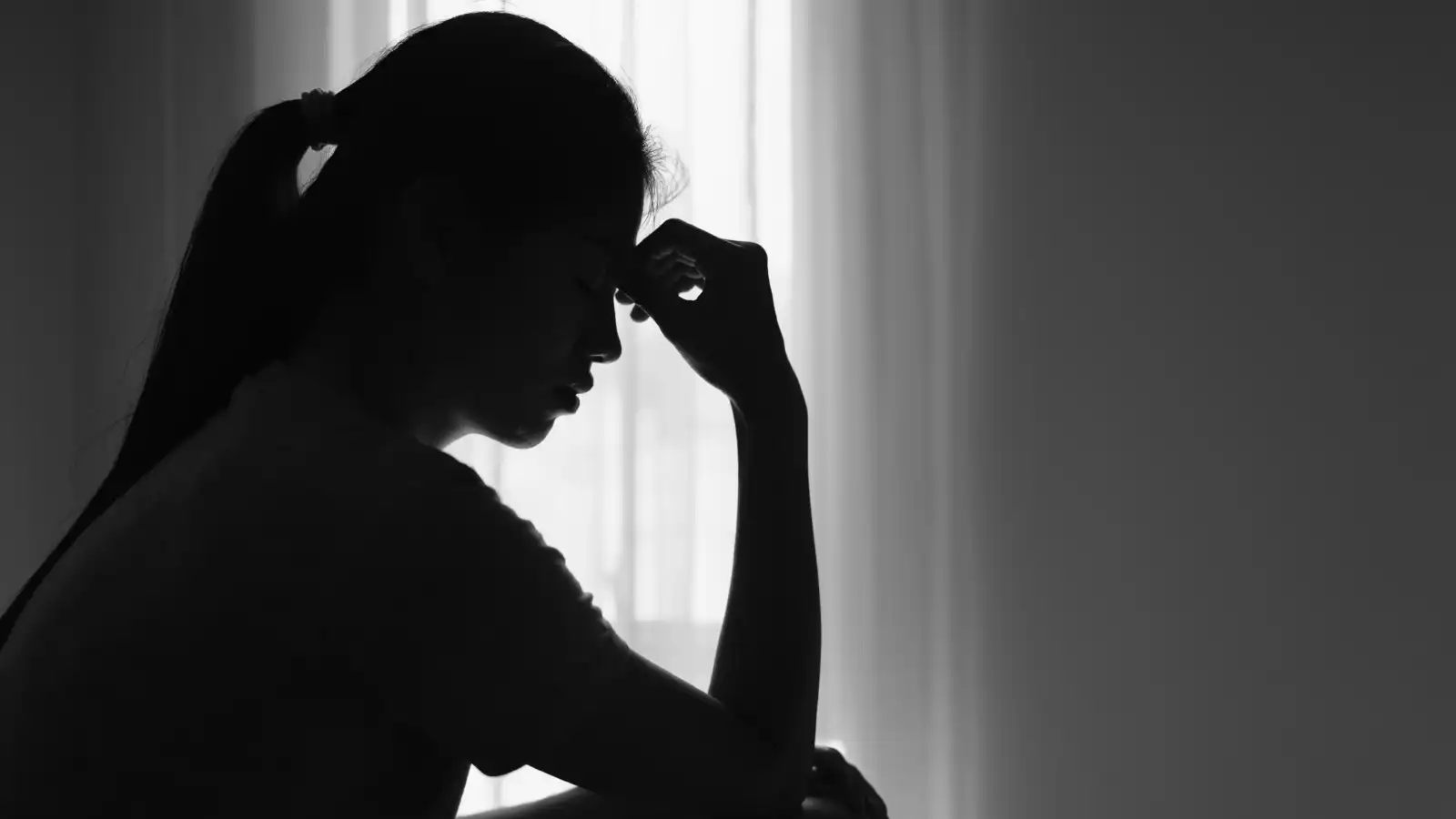 لماذا يؤثر القلق على النساء أكثر؟ لماذا يؤثر القلق على النساء أكثر؟