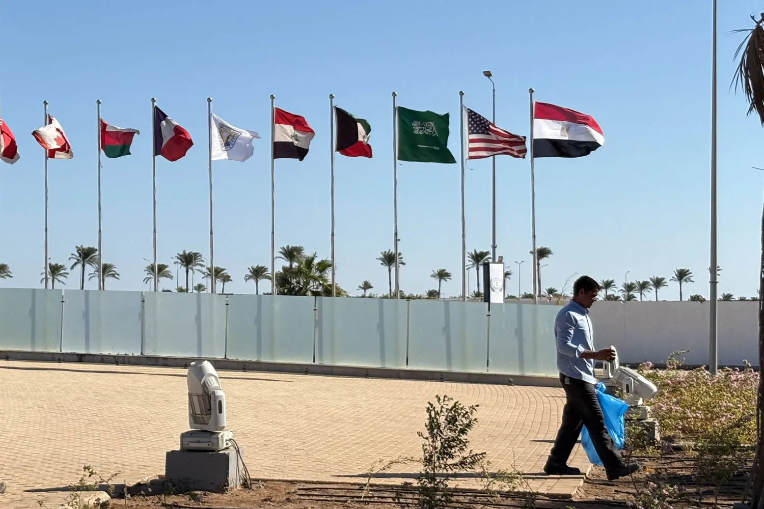 ما أسباب عدم مشاركة حماس في مؤتمر شرم الشيخ؟