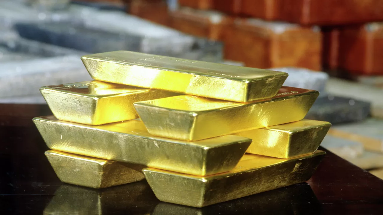 الذهب يسجل رقما قياسيا جديدا ويصل إلى 4250 دولارا للأونصة