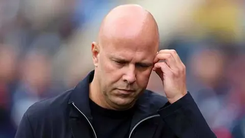 مواجهة نارية بين ليفربول وفرانكفورت.. مصير سلوت على المحك