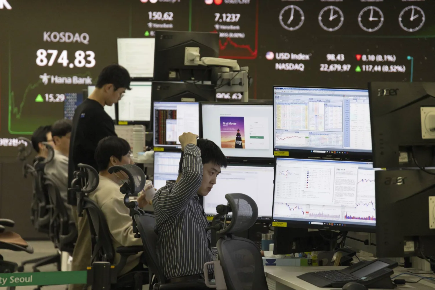 الأسهم الآسيوية تتراجع والأوروبية تتماسك وسط اضطرابات الأسواق بعد العقوبات الأميركية على روسيا